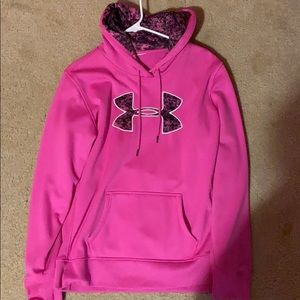 Women’s L under armor sweatshirt